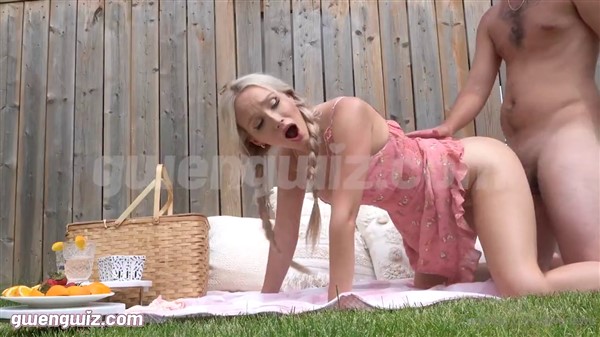 [Image: Gwen-Gwiz-Nude-Summer-Garden-Picnic-Sext...Leaked.jpg]